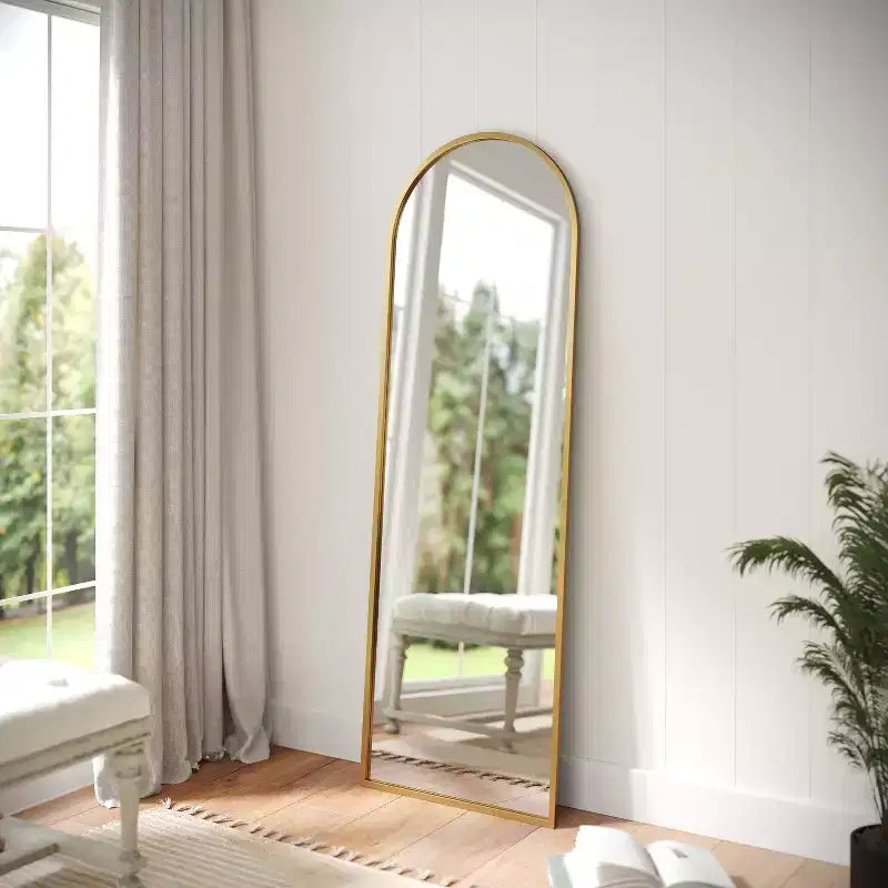 Miroir mural à cadre métallique arqué