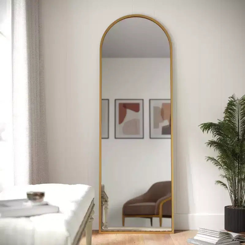 Miroir mural à cadre métallique arqué